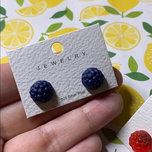 🍋NWT Blackberry Raspberry Fruit Stud Earrings - Picture 4 of 8